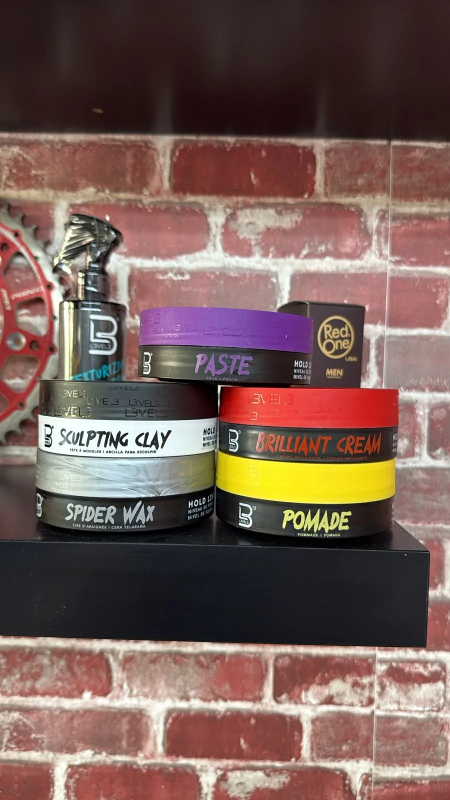 Ceras y pastas de peinado L3VEL3 (sculpting clay, spider wax, paste, brilliant cream y pomade), a la venta en 2 Stroke Barbershop, Fuenlabrada