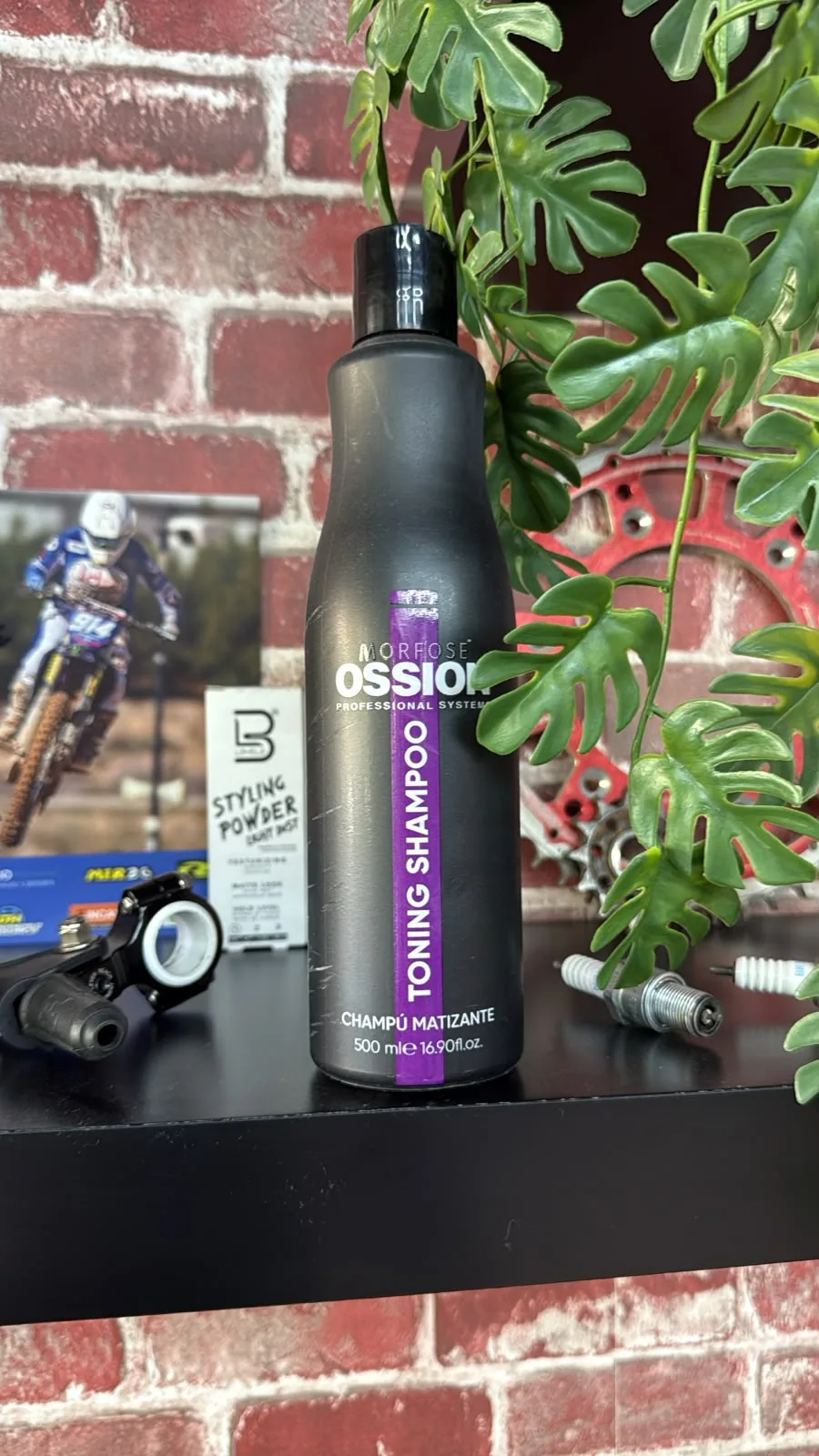 Champú morado matizante Ossion de 500 ml para mechas y pelo rubio, a la venta en 2 Stroke Barbershop, Fuenlabrada